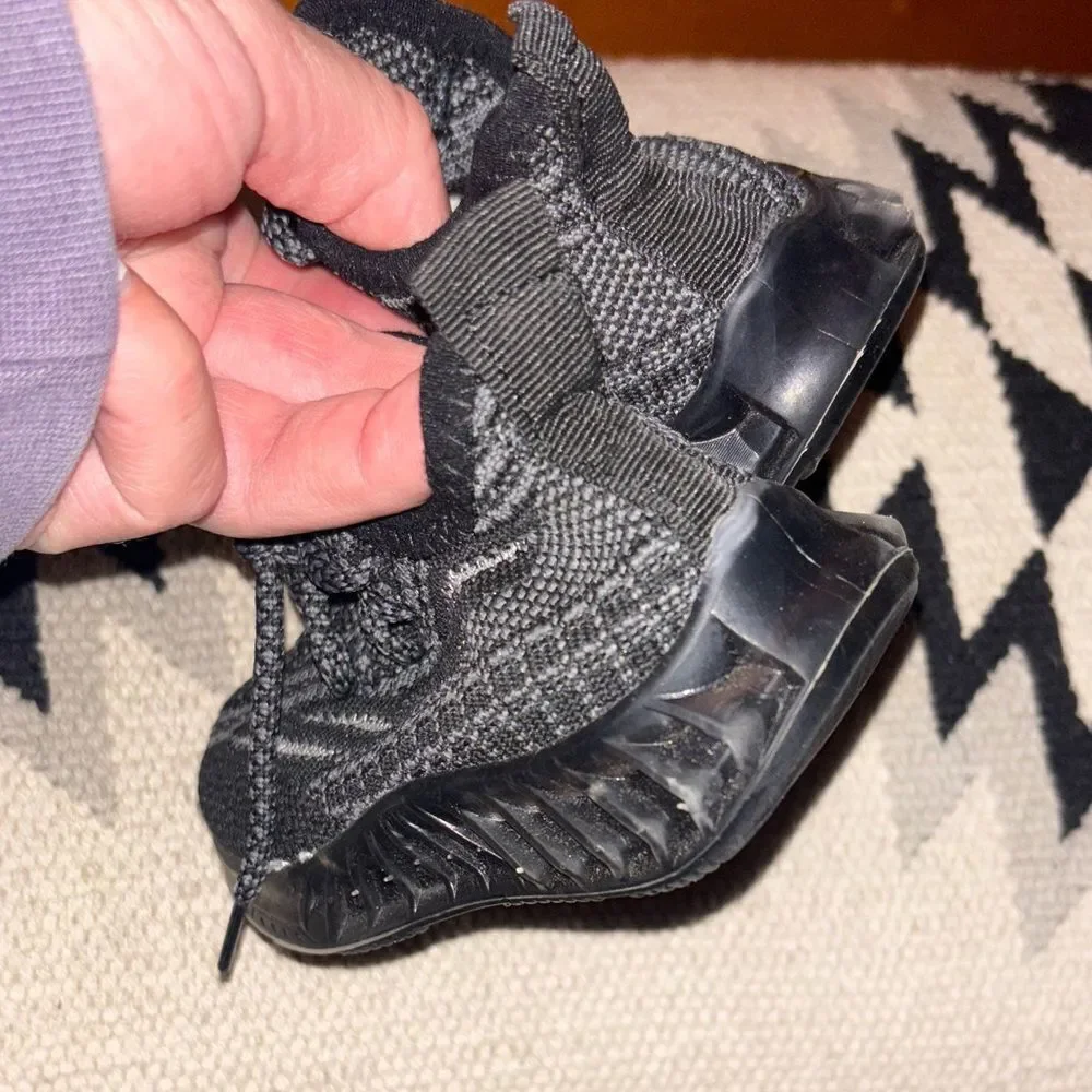 “ Yeezy” LIKE Black and Gray Knit baby Sneakers